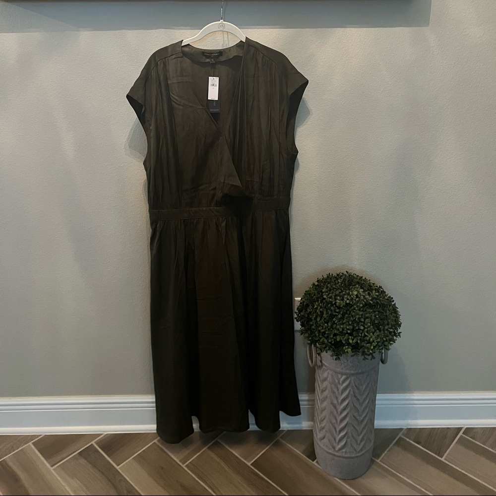 NWT Banana Republic.  Soft Fabric, Green.